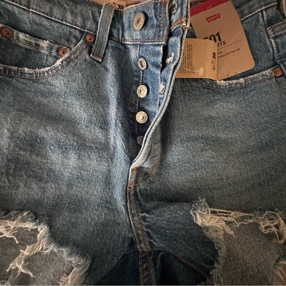 Levi's® Women’s 501 Original High Rise Distressed Hem Cut Off Shorts Size/25 - Picture 9 of 14